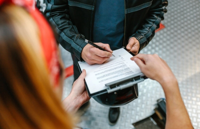 Contratación de seguro de moto con asesoramiento profesional